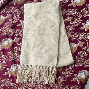 Cream Fringed Scarf in Apalca made in Peru